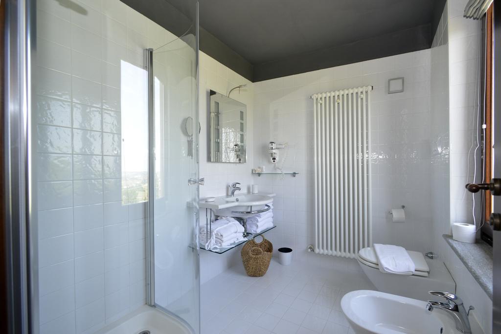 Cascina San Michele Bed and Breakfast Costigliole d'Asti Værelse billede