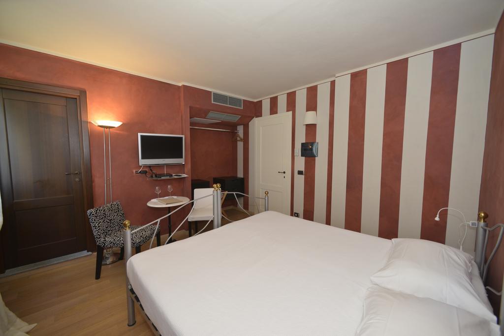 Cascina San Michele Bed and Breakfast Costigliole d'Asti Værelse billede